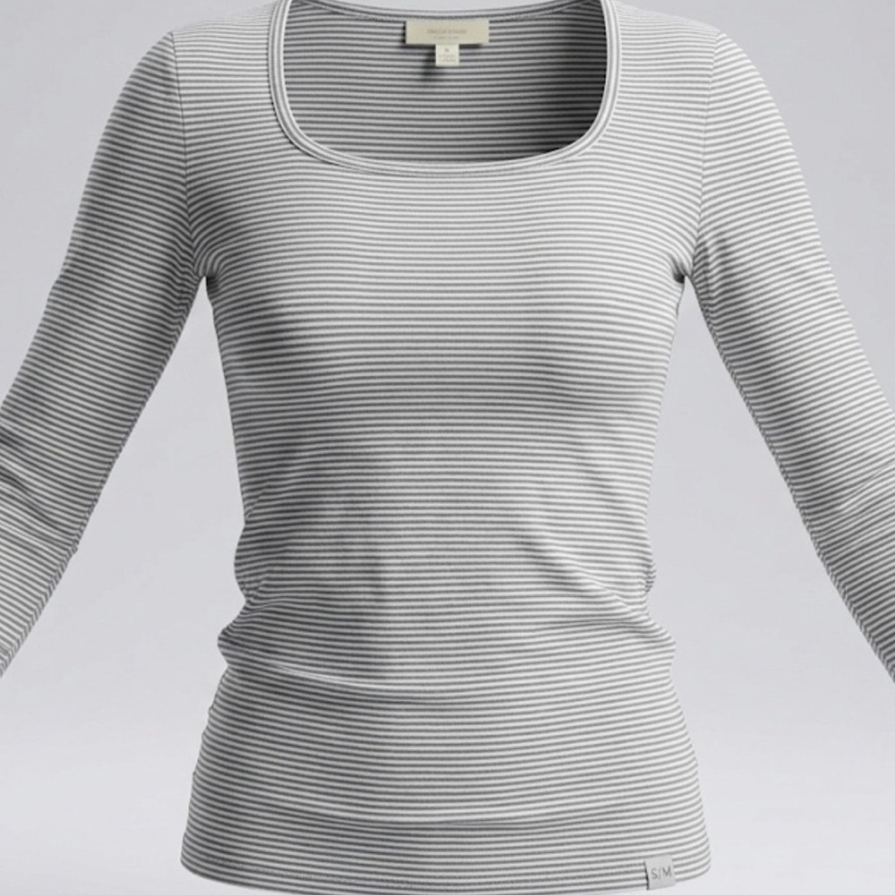 TRENDY DOE AND RAE STRIPPED T-SHIRT, LONG SLEEVE. Size. MEDIUM. NEW WITH TAG